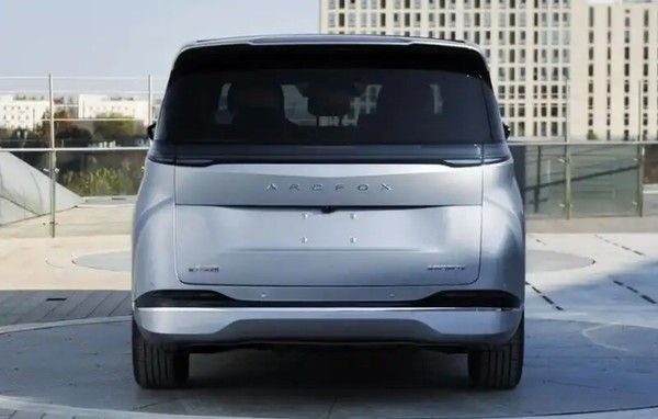 北汽极狐全新MPV车型N80KS预计将于2026年上市