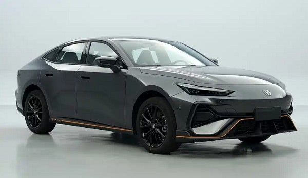 新款长安UNI-V该车将提供插混版本及混动版本车型