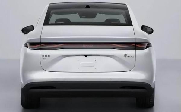 4米9中型电动轿车比亚迪秦MAX搭载120-240kW电机