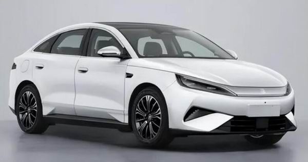 4米9中型电动轿车比亚迪秦MAX搭载120-240kW电机