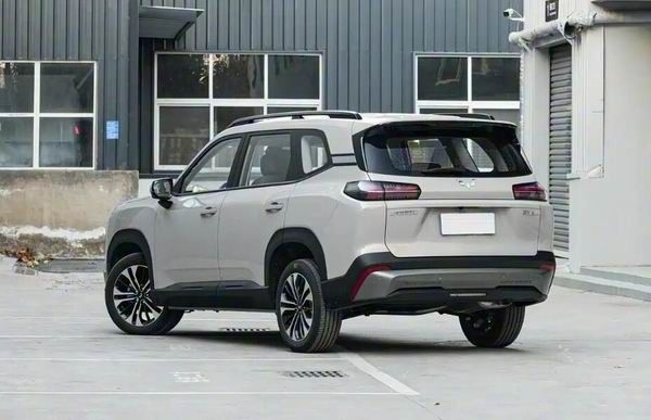 五菱星光全新SUV或定名星光560将于12月9日揭晓