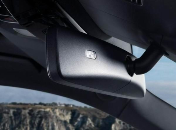 理想汽车官方商城上架了流媒体后视镜售价为1999元