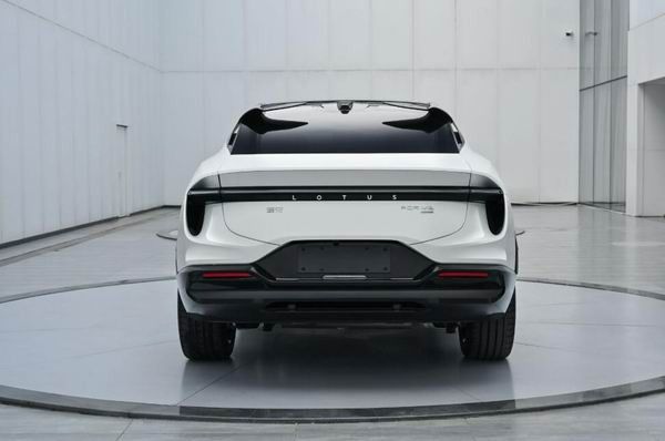 莲花汽车首款插电式混合动力SUV车型ForMe正式亮相