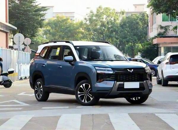 五菱汽车星光家族全新星光560价格参数配置5座布局