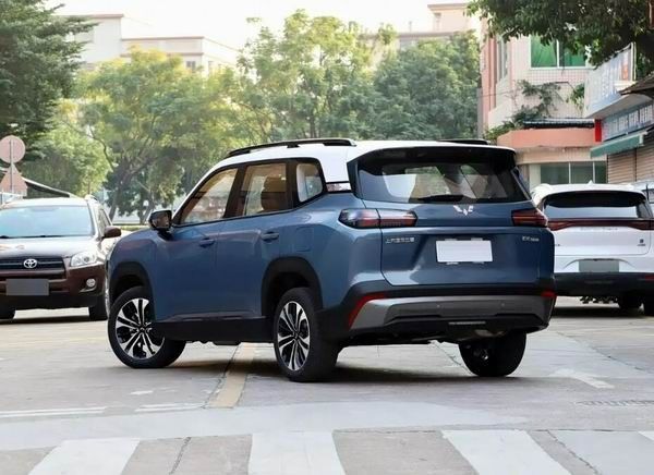 五菱汽车星光家族全新星光560价格参数配置5座布局