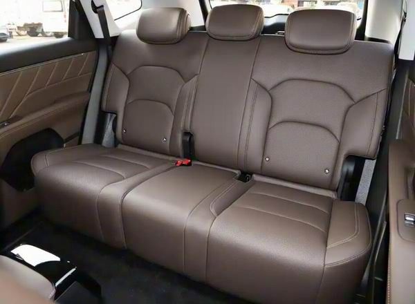 五菱汽车星光家族全新星光560价格参数配置5座布局