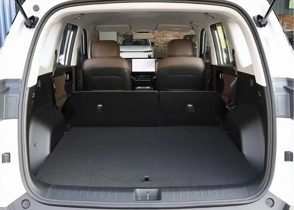 五菱汽车星光家族全新星光560价格参数配置5座布局