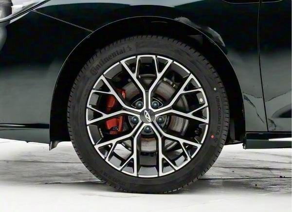 奇瑞艾瑞泽8 PRO 400T车型正式上市价格参数配置