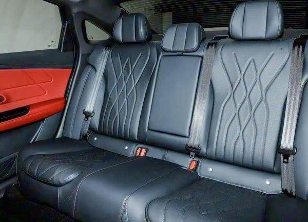 奇瑞艾瑞泽8 PRO 400T车型正式上市价格参数配置