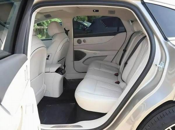 岚图追光L价格27.99万起智混续航1400km5C超充