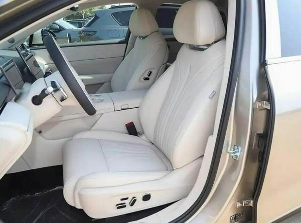 岚图追光L价格27.99万起智混续航1400km5C超充