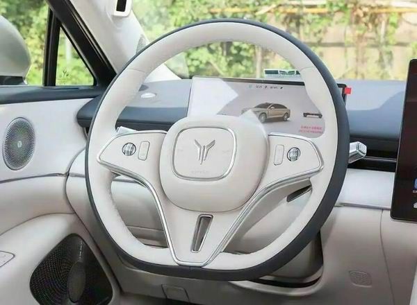 岚图追光L价格27.99万起智混续航1400km5C超充