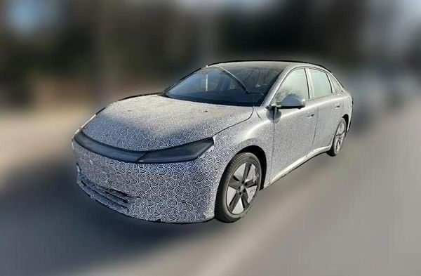 极狐s3增程版谍照曝光中型轿车什么时候上市参数配置