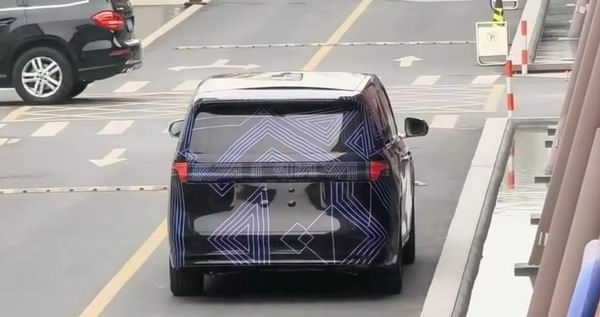 华为鸿蒙智行新旗舰智界V9实车图将于2026年发布