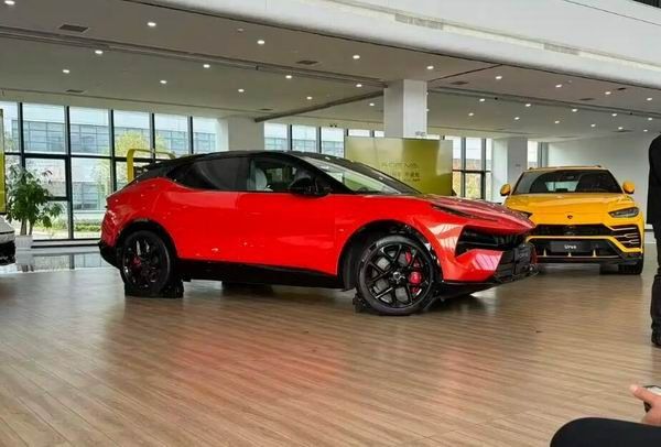 莲花全新插电混动SUV FOR ME实车亮相将2026年上市