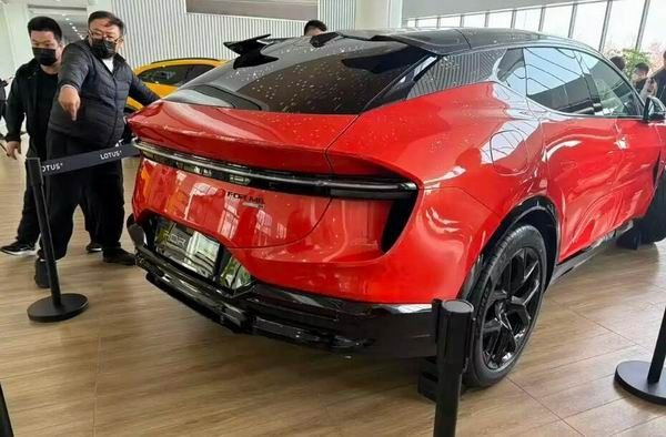 莲花全新插电混动SUV FOR ME实车亮相将2026年上市