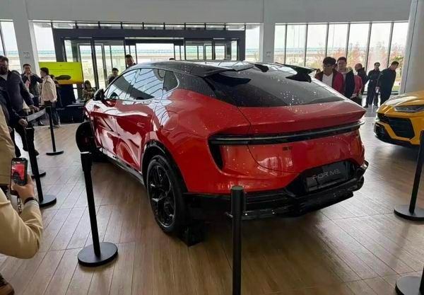 莲花全新插电混动SUV FOR ME实车亮相将2026年上市