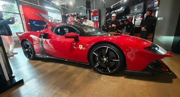 法拉利849 Testarossa上海Casa Ferrari完成中国首秀