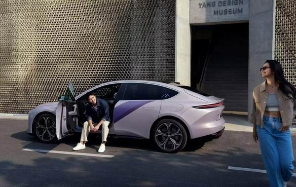 蔚来ET5/ET5T远空紫限定版亮相将于12月16日正式发布