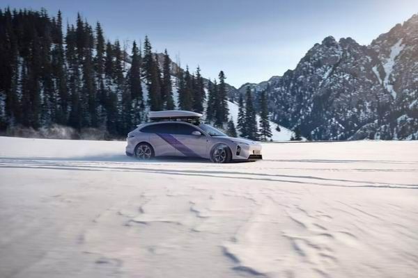 蔚来ET5/ET5T远空紫限定版亮相将于12月16日正式发布