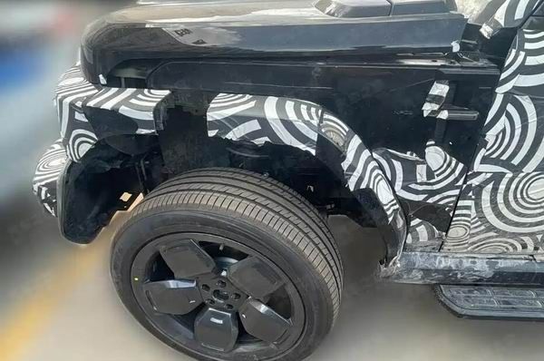 iCAR全新SUV测试谍照传闻该车型为增程车型将命名V25