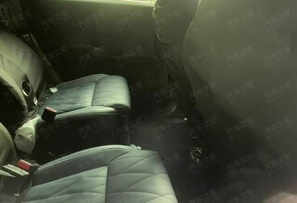 极氪8X内饰谍照预计定价40万以上新车将2026年正式亮相