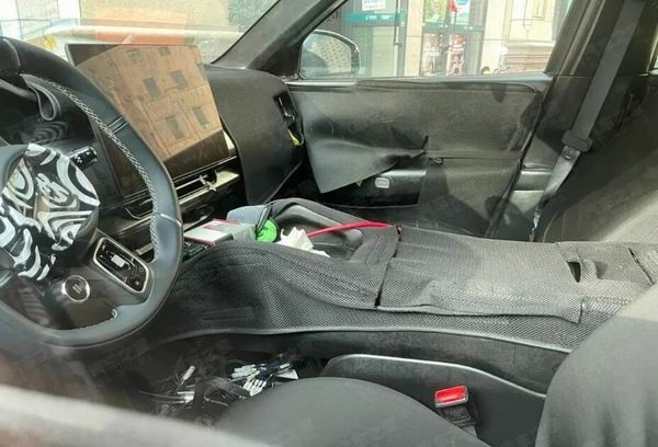 极氪8X内饰谍照预计定价40万以上新车将2026年正式亮相