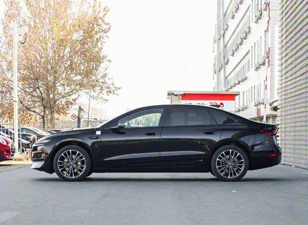 中大型车一汽奥迪A6L e-tron搭载华为乾崑辅助驾驶系统