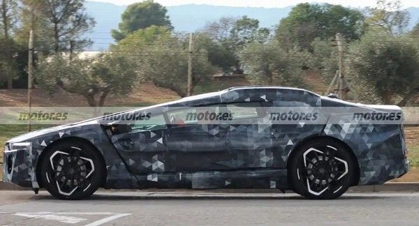 全新定制电动平台阿斯顿·马丁电动车型Lagonda谍照曝光