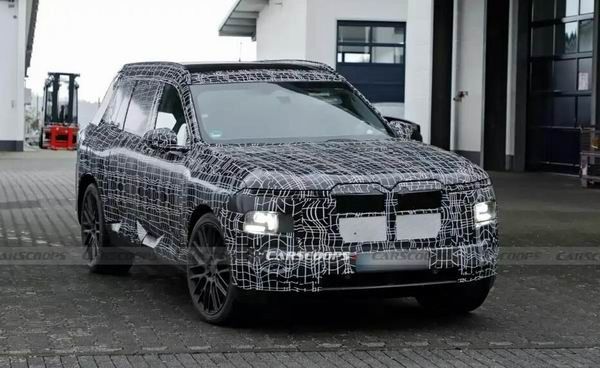 全新宝马X7最新谍照曝光新车将提供混动和纯电版本