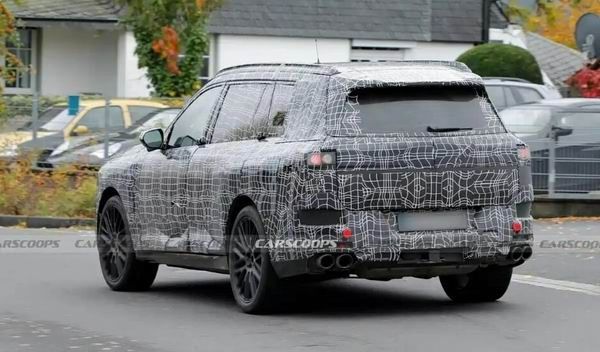 全新宝马X7最新谍照曝光新车将提供混动和纯电版本