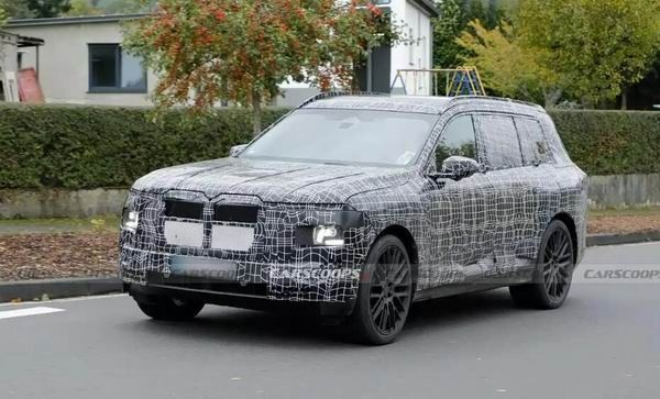全新宝马X7最新谍照曝光新车将提供混动和纯电版本