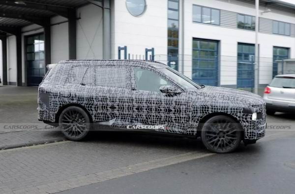 下一代宝马X7最新谍照曝光分体式LED大灯和尺寸更大双肾格栅