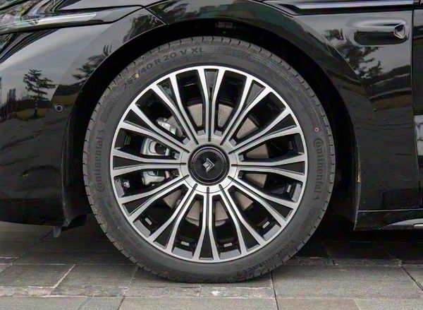 昊铂A800新车到店中大型增程轿车有望于年内上市