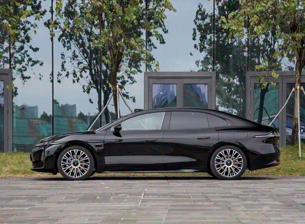 昊铂A800新车到店中大型增程轿车有望于年内上市