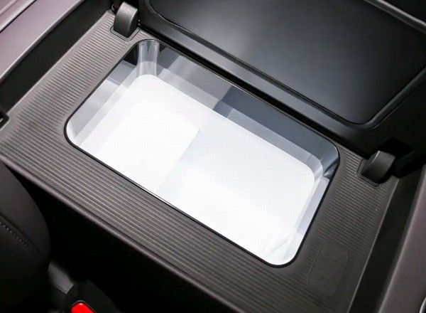 昊铂A800新车到店中大型增程轿车有望于年内上市