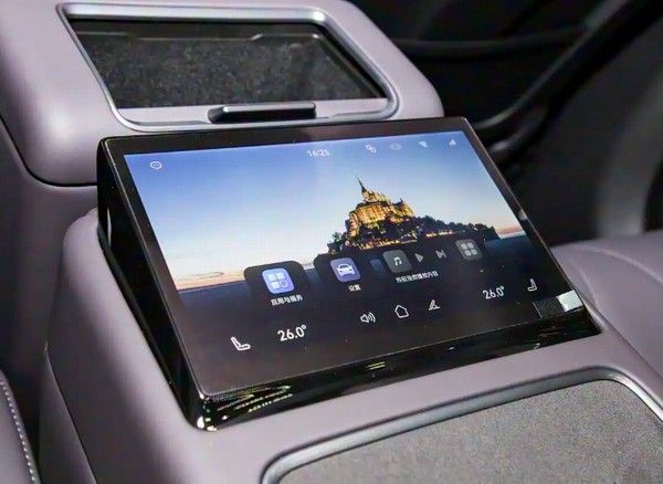 昊铂A800新车到店中大型增程轿车有望于年内上市