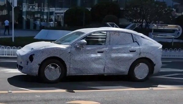 小鹏汽车全新MONA系列SUV谍照新车预计将于明年发布