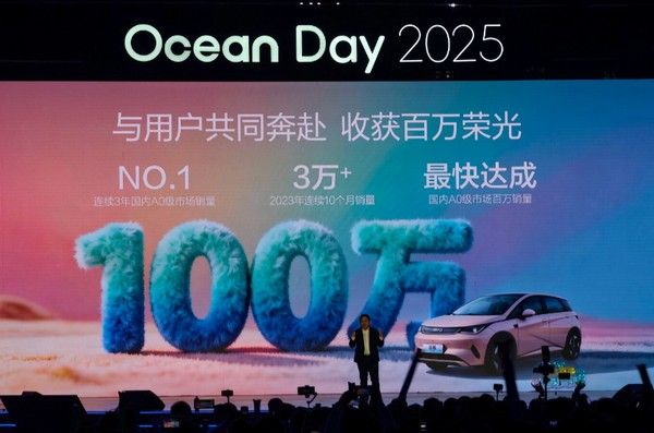 A0级纯电小车2025款比亚迪海豚价格参数配置续航里程