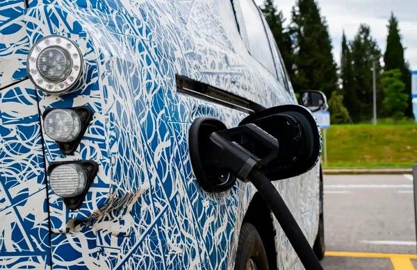 全新纯电奔驰VLE预告图最多提供8座布局福建奔驰负责国产