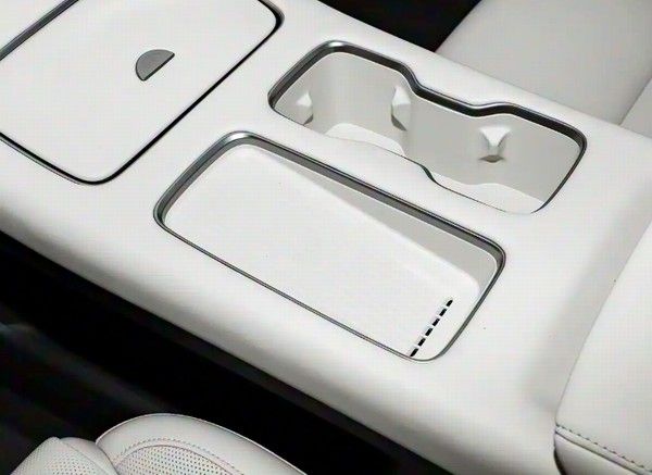 红旗HS6 PHEV正式上市插混中大型SUV价格参数配置