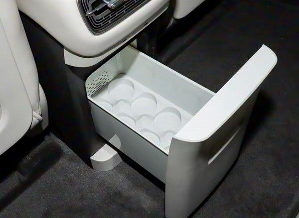 红旗HS6 PHEV正式上市插混中大型SUV价格参数配置