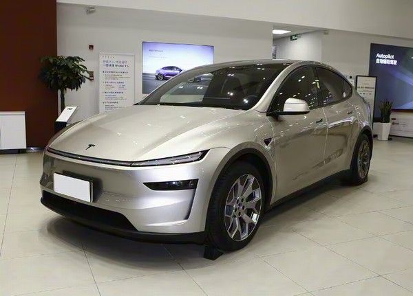 特斯拉OTA升级城市道路自动辅助驾驶摄像头及地图包版本