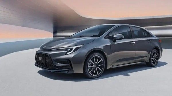 广汽丰田雷凌L官图新款车长轴距加长采用全新内饰设计