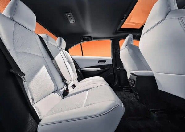 广汽丰田雷凌L官图新款车长轴距加长采用全新内饰设计