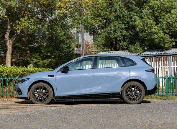 零跑汽车Lafa5正式开启全国交付参数配置价格多少钱