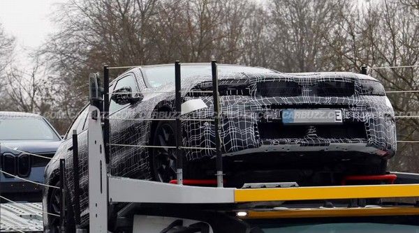 宝马5系旅行版中期改款原型车图片回归传统保守设计风格