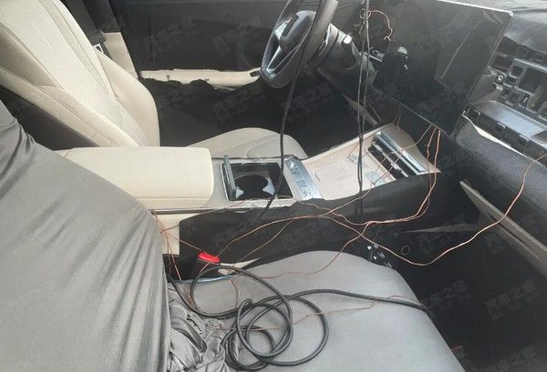 王朝网全新旗舰SUV比亚迪大唐测试谍照有望2026年发布