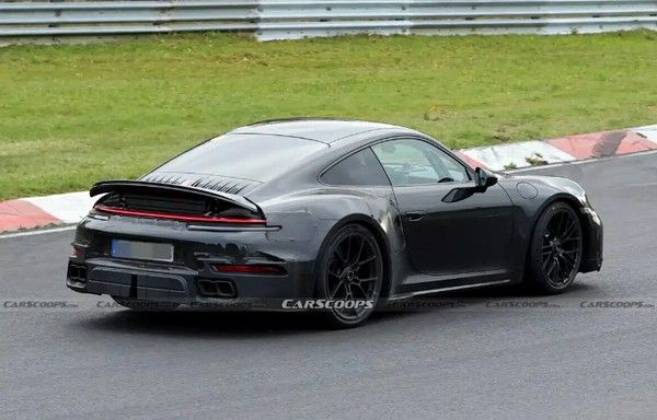 保时捷911 Turbo S Touring测试谍照这一次是硬顶版本