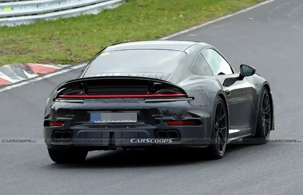 保时捷911 Turbo S Touring测试谍照这一次是硬顶版本